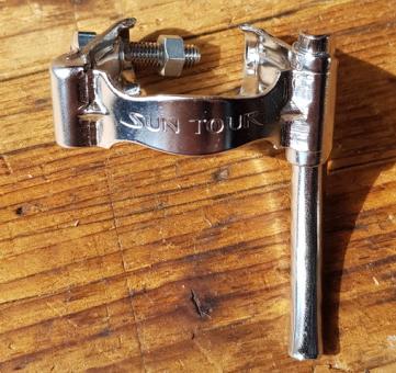 Gegenhalter mit Führungslasche für Schaltzüge Rennrad , orig. 70-80er J. SUNTOUR, Montage am Unterrohr, hochwertige Ausführung. 