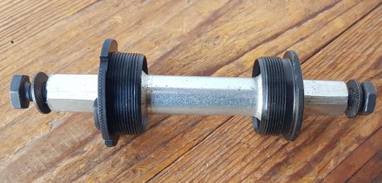 Tretlager / Innenlager passend f. Fahrräder mit BSA-Schraubgewinde, Standardausführung m. 123,5 mm 4-Kant-Achse gem. Bild 