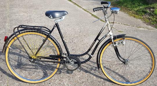 Damenfahrrad "SEKURA", 28 Zoll, Dreigang, Bj. Anfang 70-80er Jahre, Schicker Alltagsklassiker, Zustand siehe Bilder.   