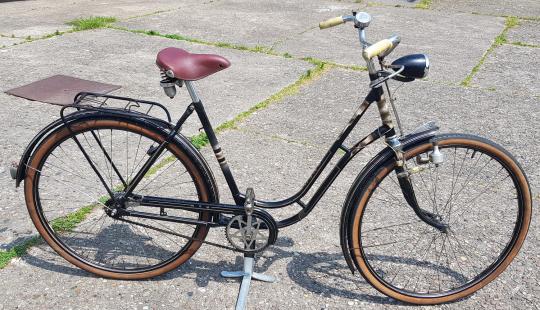 Damenfahrrad "NSU", 28 Zoll, Bj. 50er Jahre, RNr. 8357XX RH: 53,5cm, viele NSU gemarkte Teile 