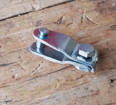 Klemmstück / Schraubnippel, B=12mm, L=28mm, Stahl verzinkt, zum einhängen des Bremszuges am Hebel der Trommelbremse       