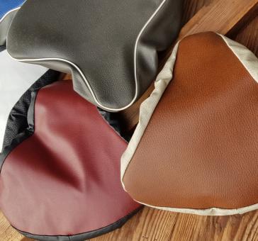 Sattelbezug , Sitzfläche braunrot, ähnl. Abbildung, NOS, orig. aus altem Bestand 60-80er Jahre 