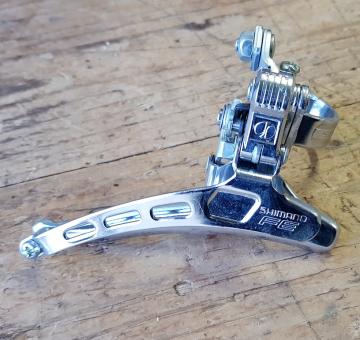 Umwerfer "SHIMANO FE", 2-fach, Ansteuerung von unten, verchromt, mit Klappschelle ca. 28,6 mm,  70-80er Jahre,  NOS    