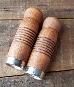 Holzgriffe,  genutet, braun gebeizt, mit Dübelklemmung, 22mm, 100mm lang 