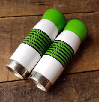 Holzgriffe,  ballige Form, zweifarbig lackiert, grün-weiß, 22 mm, 100mm lang, Dübelbefestigung, sehr hochwertig 