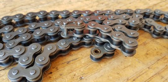 Moped/Kleinkraftrad Kette, "KMC", 1/2 x 3/16 verstärkt,  122 Glieder, passend u.a. für Mopeds u. Kleinkrafträder 