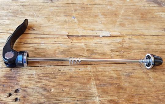 SRAM- Schnellspanner für Hinterradnabe, schwarz,  mit ca. 135 mm Einbaumaß,   NOS ab 90er Jahre  