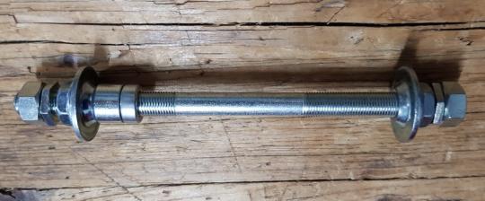 Achse Hinterrad, Rennrad, Sportrad mit Kettenschaltung,  L=165 mm, FG 9,5mm, incl. Konen u. Achsmuttern     