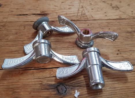 Flügelmutternsatz f. Dreigangnabe F&S Mod 55, Mod. 415/515 und 80er Jahre Modelle , orig. NOS. Sehr hochwertige Ausführung, verchromt   