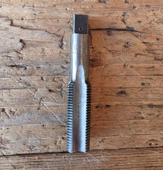 Pedal Gewindebohrer " 9/16 Zoll" rechts  (Standard-Pedalgewinde), Spitzenqualität aus Deutschland NOS, ideal zum nachschneiden 