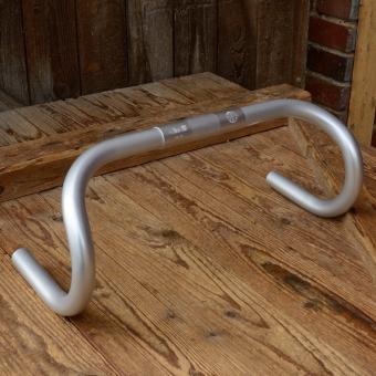 Rennlenker "CINELLI CHAMPION DEL MONDE 66-40", new logo, Alu, Breite=42cm aussen gemessen, D=26.4 mm (Klemmung), NOS 
