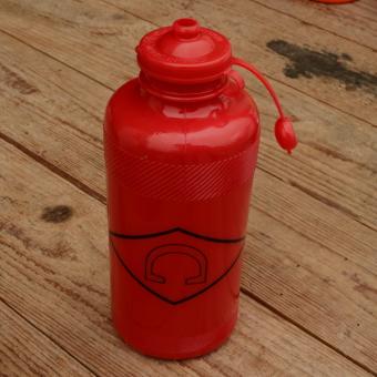 Trinkflasche " C ", rot, Kunststoff, orig. Altbestand 