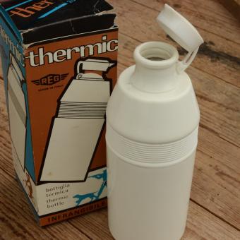 Trinkflasche "REG THERMIC", weiß, Kunststoff, orig. Altbestand, 70/80er Jahre 