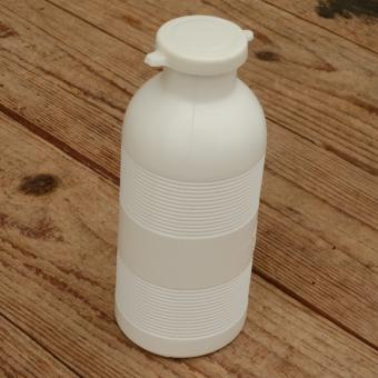 Trinkflasche "UNIVERSELL", f. Trikottasche, weiß, Kunststoff, orig. Altbestand, 60/70er Jahre 