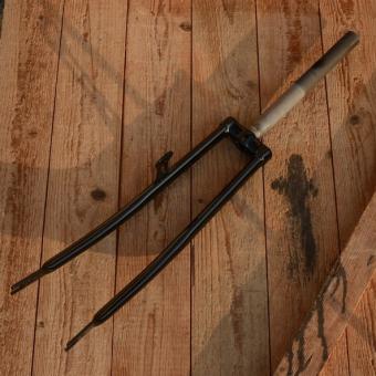 Gabel 28", Tourenausführung, schwarz, breite Ausf. , Schaftlänge 240 mm mit 155 mm Gewinde, incl. Dynamohalter 