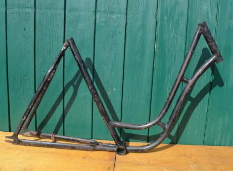 Fahrradrahmen "Rixe", Damenausführung, 28 Zoll, 20er/30er Jahre, Linierung blau/weiß 