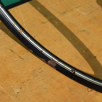Wulstfelge 26 x 1,5, Linierung weiß, mit Patina, Breite 34 mm, 36-loch, Ventilbohrung 8,5 mm 