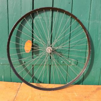 Vorderrad vorn 28 x 1,75 für Drahtbereifung, Linierung weiß geflammt/gold, Speichen verzinkt, Breite 35 mm, Einbaumaß 90 mm 