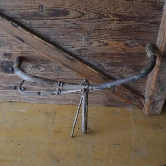 OPEL Lenker m. Bremshebel, gebr.,  partiell überstrichen, 30er Jahre, Lenkrohr u. Schaft 22 mm, Breite 500 mm, Schaftlänge 180 mm 