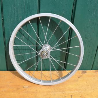 Laufrad vorn 16 x 1,75 (22-305) Alu, Ventilbohrung 8,5 mm, Breite 26 mm 