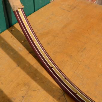 Felge 28 x 1,75 für Drahtbereifung, 36-loch, Breite 35 mm, weinrot metallic, Linierung gold/weiß 