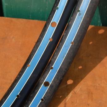 Wulstfelgensatz 26 x 1 ½, 36-loch, Breite 33 mm, schwarz, Linierung blau/weiß, 