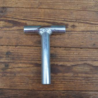 Winkelsattelstütze, Durchmesser: 22 mm, Höhe: ca. 140 mm, gebraucht, Zustand siehe Bilder. 