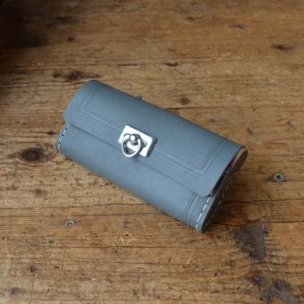 Werkzeugtasche, Leder, grau, Maße ca. 150x75x27 mm 