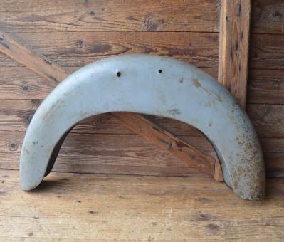 Moped-Schutzblech hinten, Weite unten ca. 700 mm, Höhe ca. 390 mm 