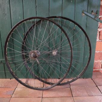 Laufradsatz 28 x 1,75, schwarz, Linierung gold geflammt, 50er Jahre, Hinterrad "Sachs Torpedo 3-Gang Nabe" 