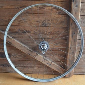 Laufrad 28 x 1,75, silber, grün liniert, Torpedo-Nabe 1954, orig. Altbestand mit Patina 