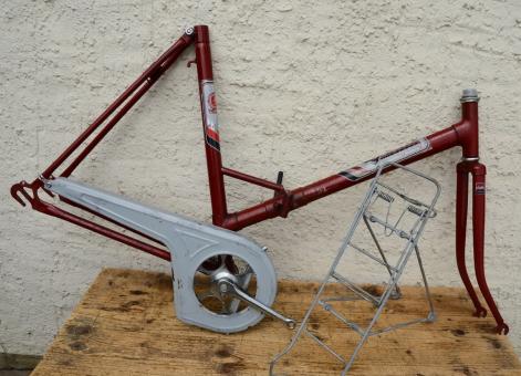 Fahrradrahmen,  28 Zoll Klapprad aus russischer Produktion , incl. orig.  Gepäckträger und Schutzblechsatz, 70er Jahre 