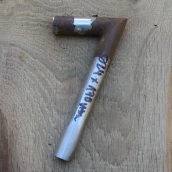 Winkelsattelstütze, Durchmesser: 24 mm, Länge: 170 mm, gebraucht, orig. 10-40er Jahre, Zustand siehe Bilder. 