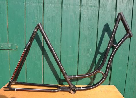 Fahrradrahmen Damenrad 28 Zoll, Fabrikat unbekannt. Vor Jahrzehnten neu lackiert und handliniert, 