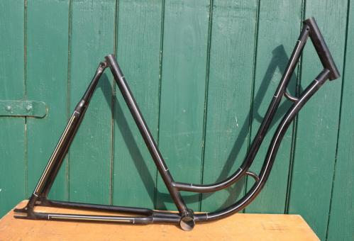 Fahrradrahmen Damenrad 26 Zoll, Fabrikat unbekannt. Vor Jahrzehnten neu lackiert und handliniert 