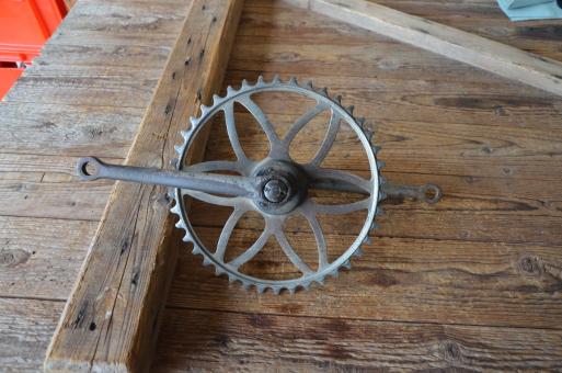 Tretlager 5/8 Zoll, Glockenausf. Achslänge 140 mm, Kurbellänge 182 mm,  10er Jahre,  Alte Schweißstelle am Kettenrad 