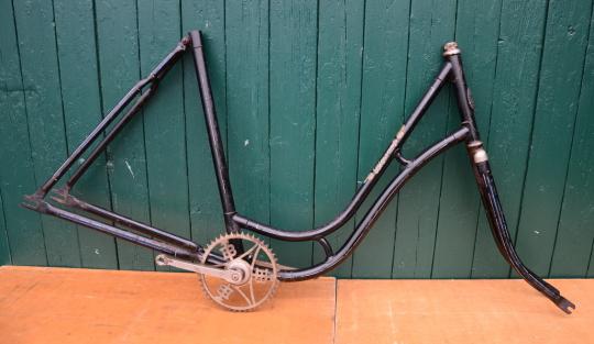 Damenradrahmen "Bismarck", 28 Zoll, Rahmennummer 1031XXX, Rahmenhöhe 56 cm,  