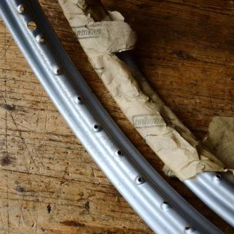 Felgensatz "Schürmann" NOS, 23 x 2,25 silber lackiert, Patina, Bohrung 4,5 mm, 36 Loch 