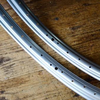 Felgensatz 19 Zoll (23 x 2,00) , 36 Loch, silber lackiert, NOS, Bohrungen 5,2 mm, Breite 40 mm 