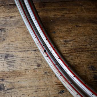 Wulstfelgensatz 24 x 1 ½, 36 Loch, Breite 33 mm, NOS, Bohrdurchmesser 4,3 mm, mit leichter Patina    