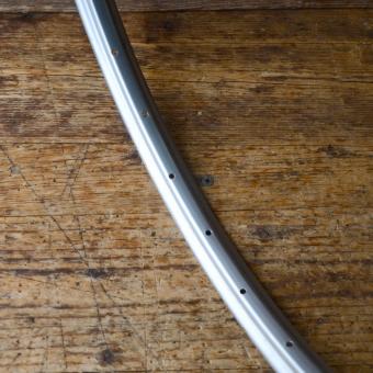 Felge 24 x 1,75, silber lackiert, Breite 32 mm, Bohrdurchmesser 4,5 mm 