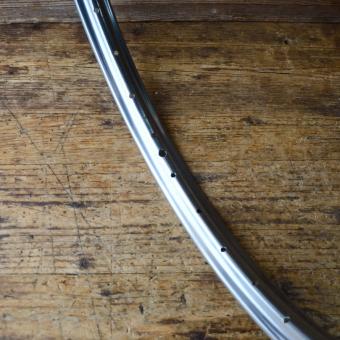 Felge 25 x 2,00, (2-21) verchromt, mit Patina, Breite 39 mm, Bohrdurchmesser 5,5 mm, 32 Loch, NOS 