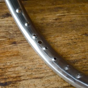 Felge 21 x 2.00 verchromt, Breite 36 mm, leichte Patina, Bohrdurchmesser 5,7 mm 