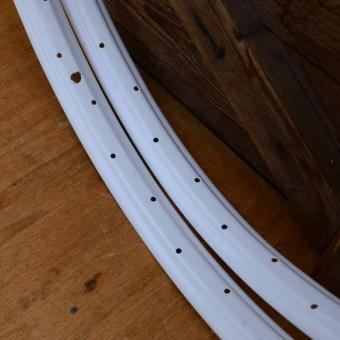 Felge für Drahtbereifung 26 x 1,75, vor längerer Zeit weiß lackiert,  Breite 36,5 mm, 36-Loch 