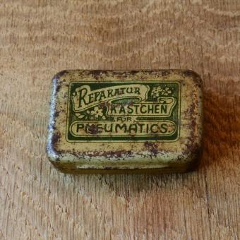 Flickzeug Blechdose orig. 20er Jahre, 60 x 42 x 17 mm, ohne Inhalt  