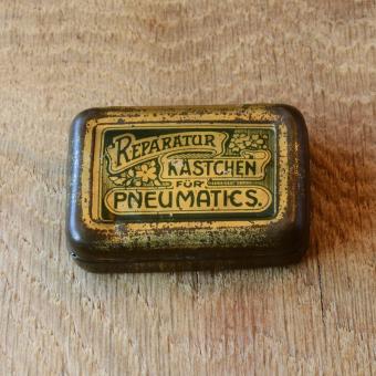 Flickzeug Blechdose orig. 20er Jahre, 59 x 40 x 18 mm, ohne Inhalt  