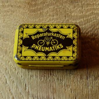 Flickzeug Blechdose orig. 30er Jahre, 69 x 46 x 20 mm, ohne Inhalt  