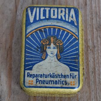 Flickzeug Blechdose "VICTORIA" orig. 30 er Jahre, 67 x 45 x 21 mm, ohne Inhalt 