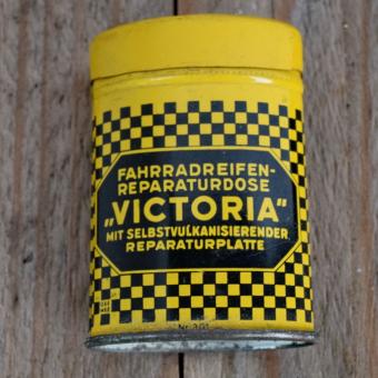 Flickzeug Blechdose "VICTORIA" orig. 50 er Jahre, 59 x 42 x 20 mm, ohne Inhalt 