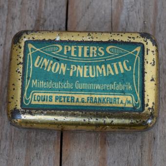 Flickzeug Blechdose "PETER'S UNION-PNEUMATIC" orig. 20 er Jahre, 58 x 39 x 19 mm, ohne Inhalt 